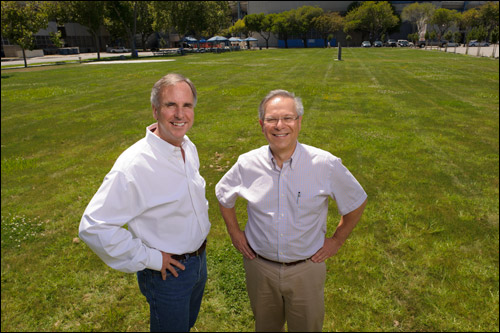 Photo of Keith Venter and Steve Frankel on eco-lawn
